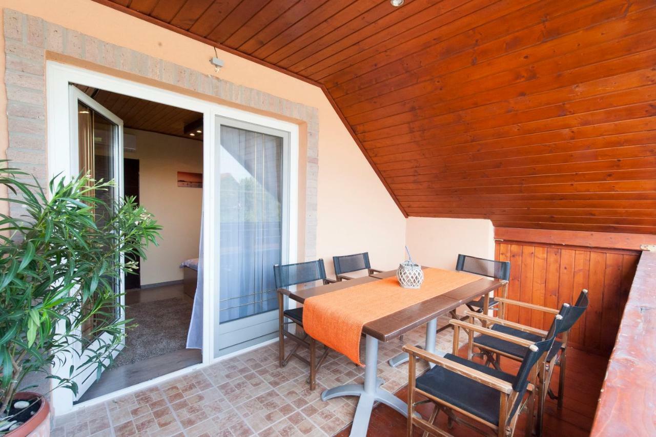 Bier-Lak Apartman House 71 バラトンレッレ エクステリア 写真